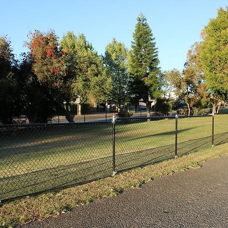 ホテル Acclaim Kingsway Tourist Park Madeley エクステリア 写真